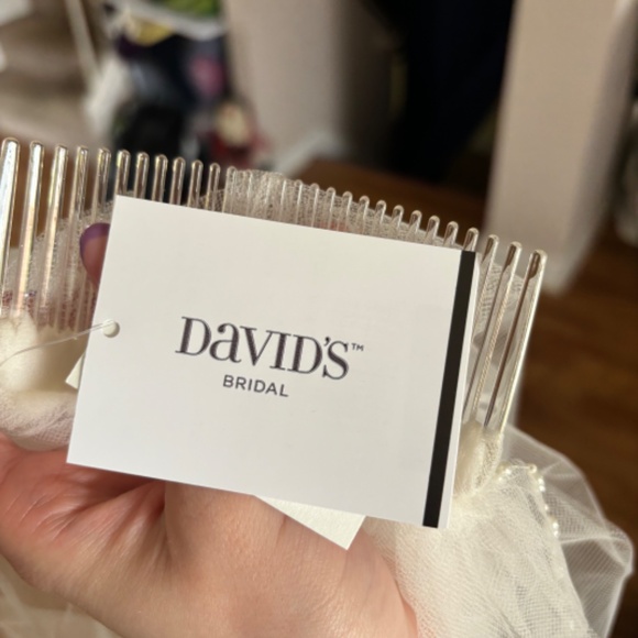 Brand New Wedding Dress & Veil - Picture 11 of 12